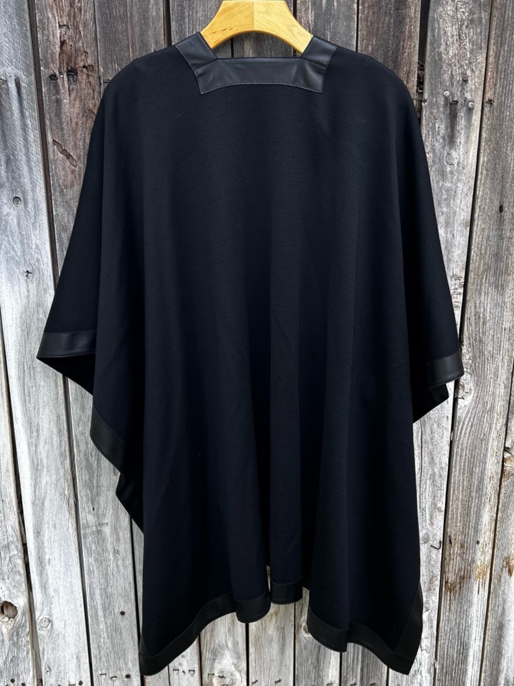 New St. John Milano Knit Leather Trim Cape Wool Rayon Black OS - Picture 8 of 14